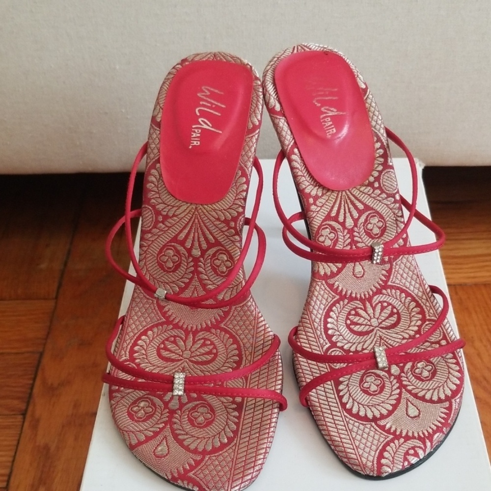 Wild pair sandals
